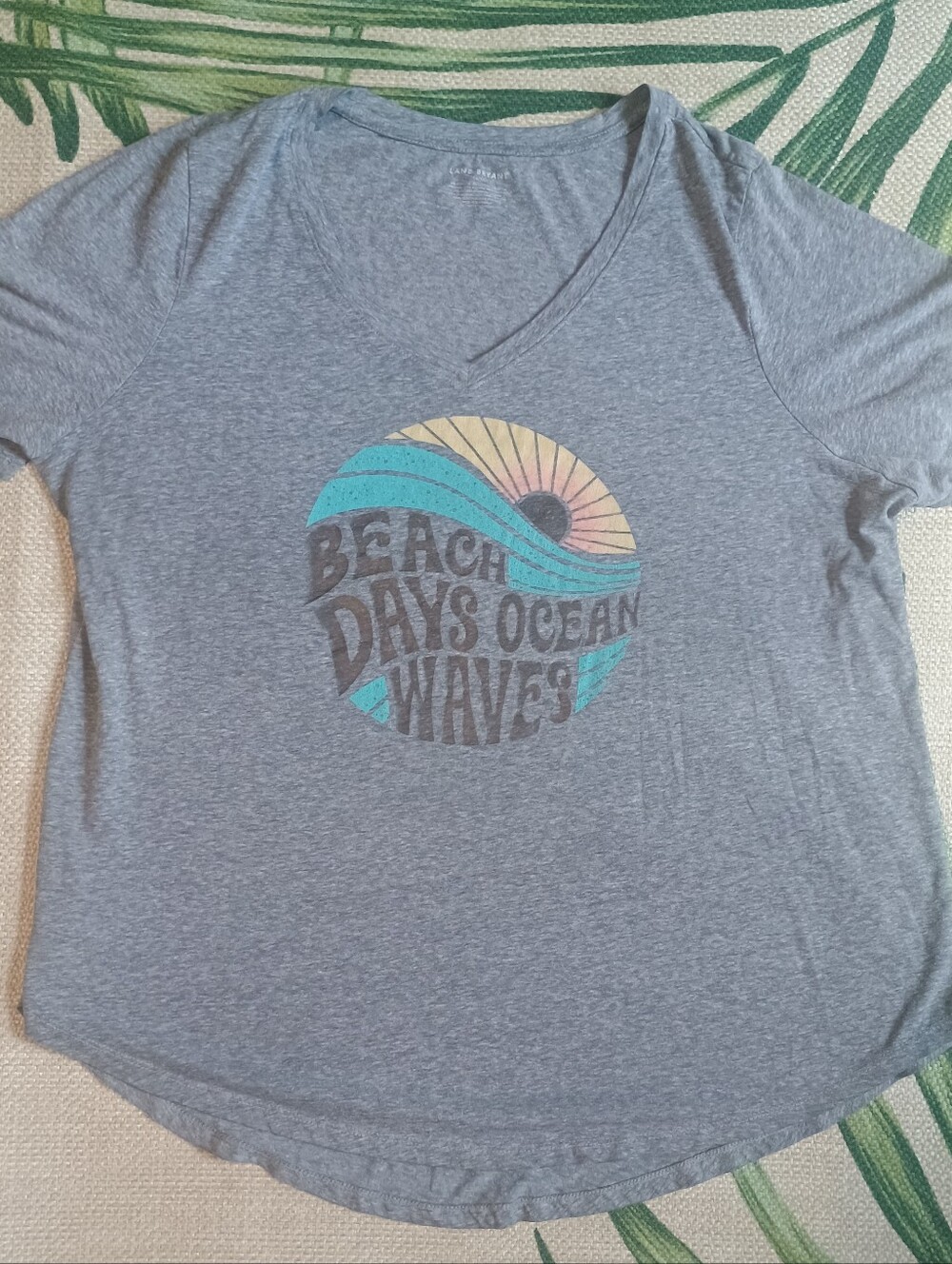 Lane Bryant Gray V‑Neck Graphic Tee Beach Scene Size 14/16 Or 1x